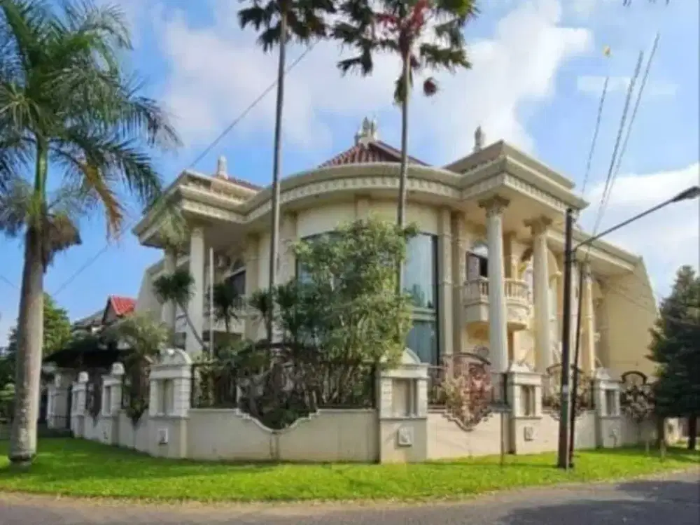 DIJUAL  RUMAH MEWAH ARAYA MALANG