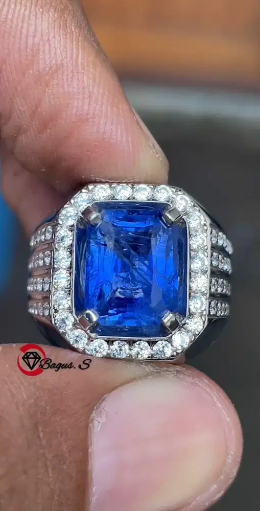 Natural Blue Sapphire Srilanka 4.9 CT Cornflower Blue Sapphire