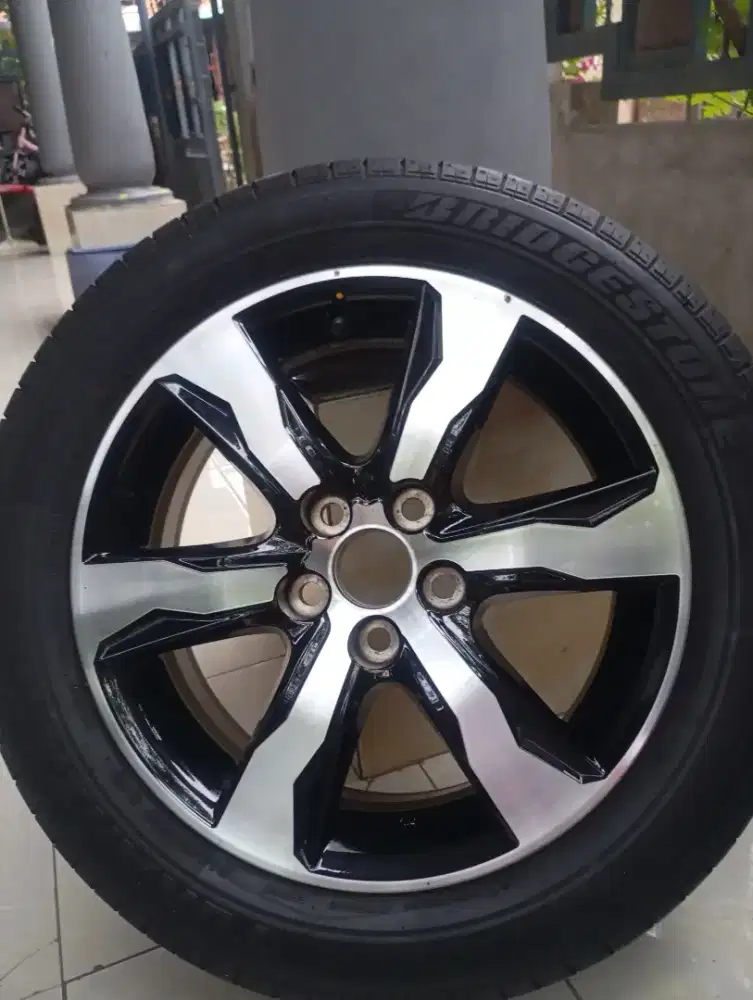 Jual velg + ban Innova venturer