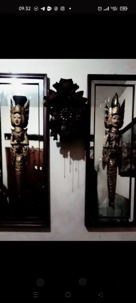 PAJANGAN DEKORASI 2 PATUNG KAYU BINGKAI CERMIN