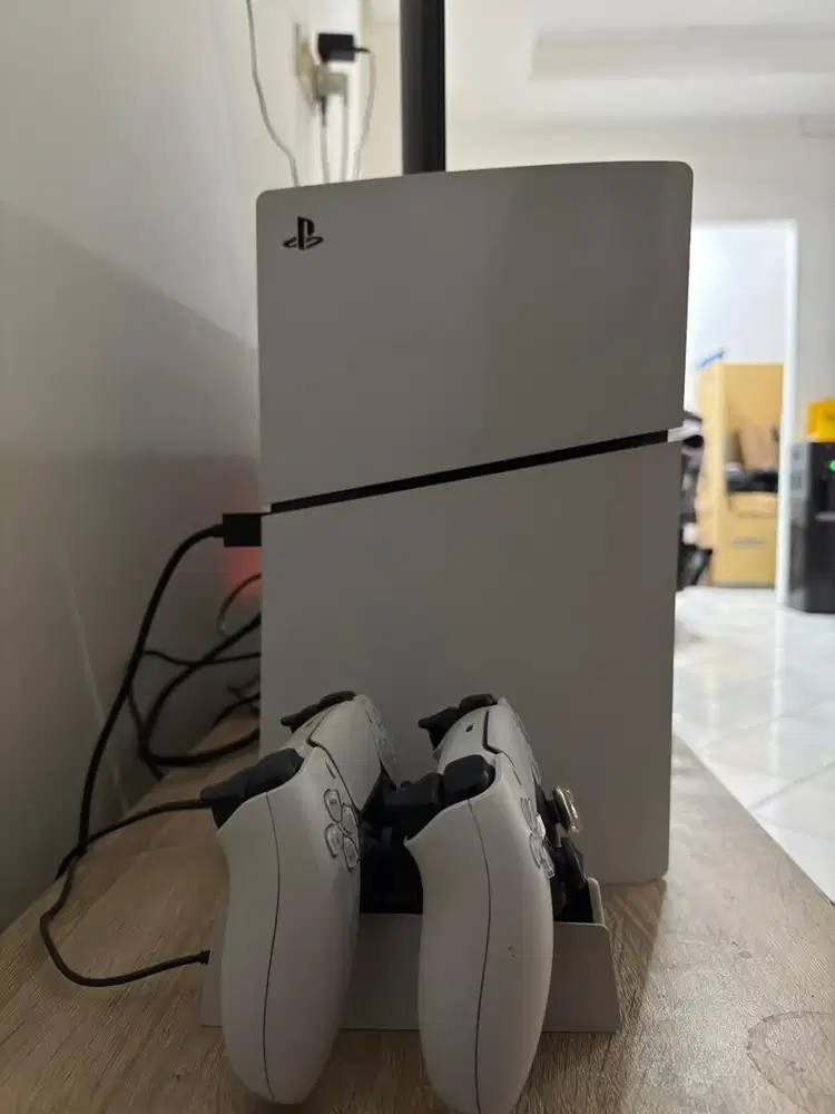 PS5 Slim Digital Version + 2 dualsense
