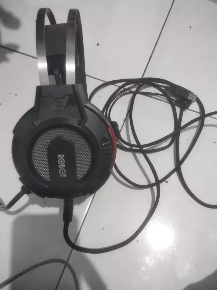 Headphone gaming robot