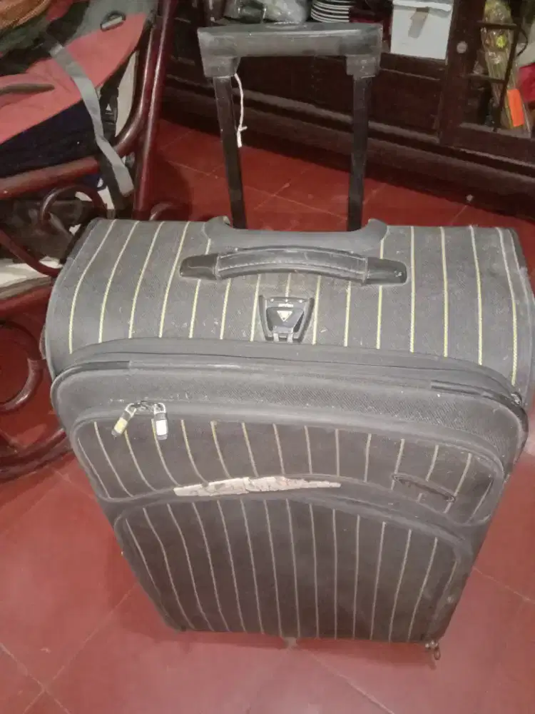 Koper antley dengan 2 roda