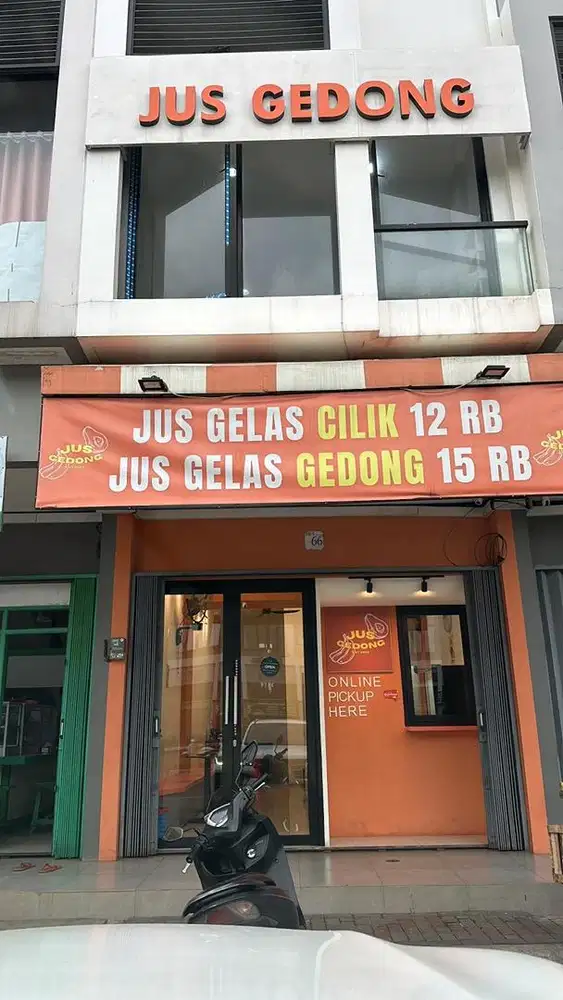 Dibutuhkan karyawan laki -laki / perempuan untuk di outlet Jus Gedong