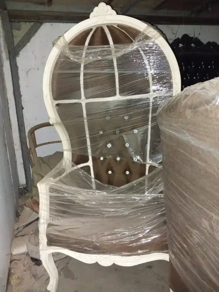 Satu set kursi pengantin