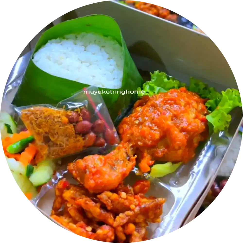 Nasi kotak dengan menu bervariasi