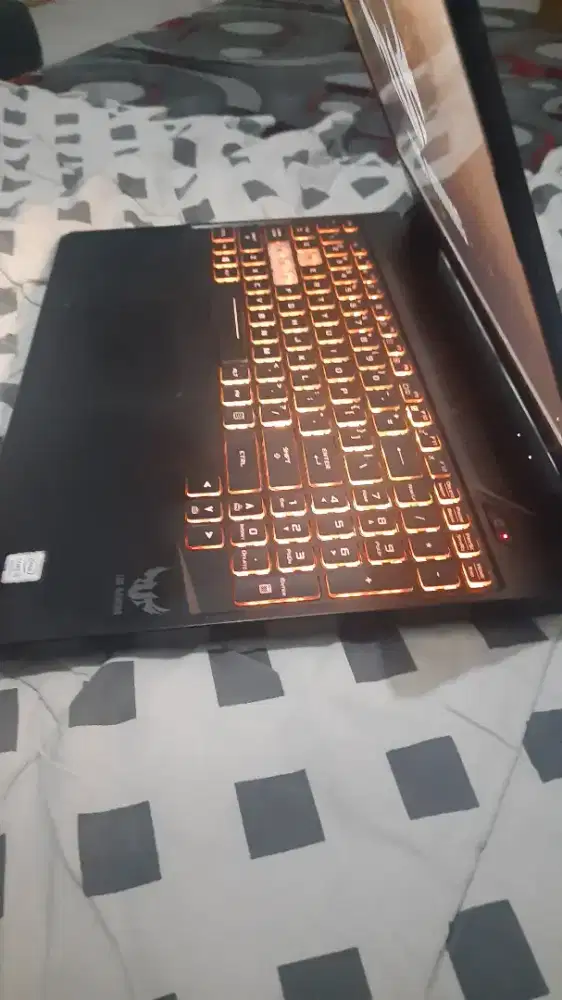 Asus TUf Core i5 9300h ,ram 8 gb ,SSD 512, GTX 1650 .RGB