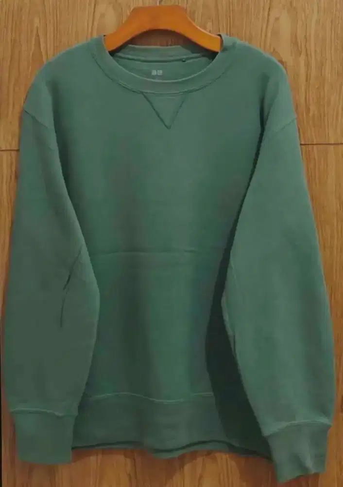 Sweater ijo soft like new Uniqlo 2XL