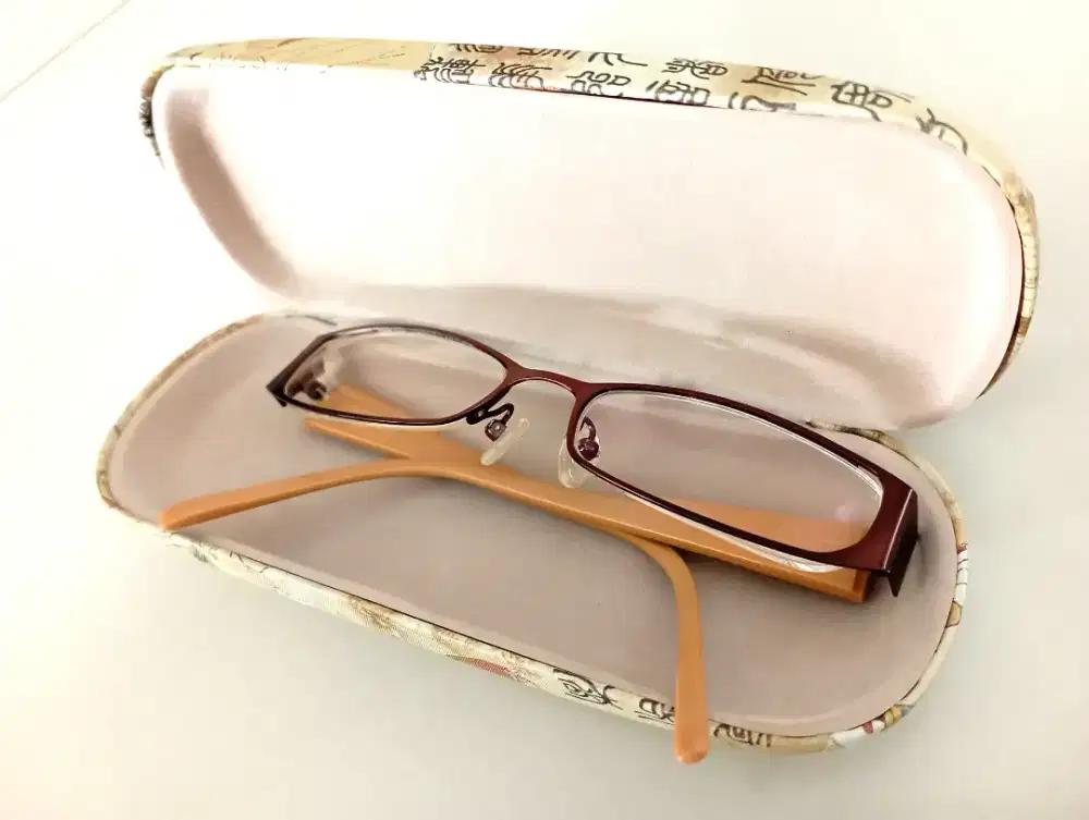 Bingkai Kacamata Wanita Trendi