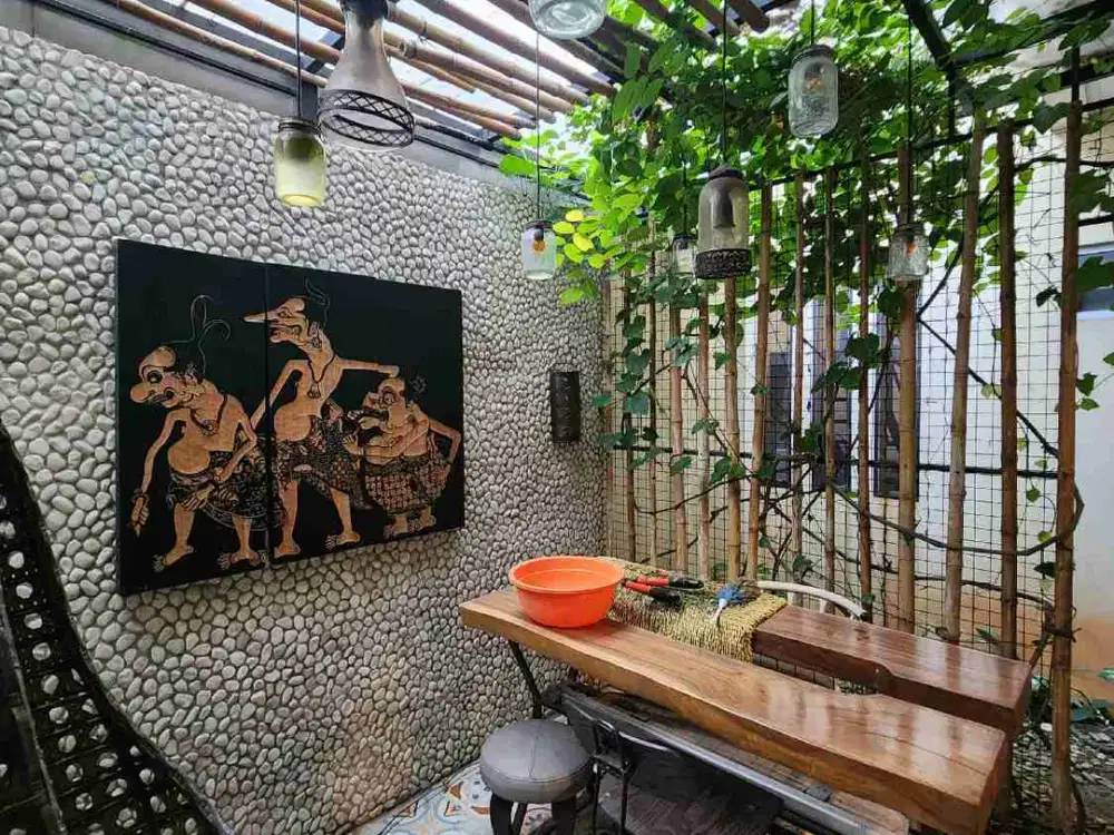 Rumah Cantik Siap Huni Semi Furnished  Lokasi & Harga Terbaik