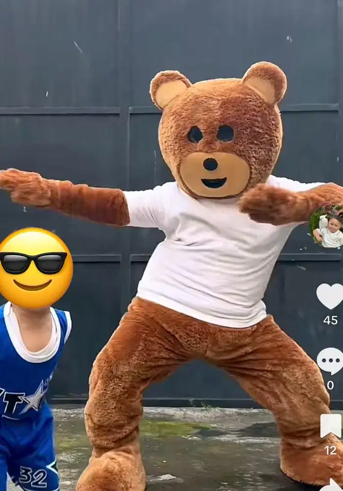 kostum badut beruang