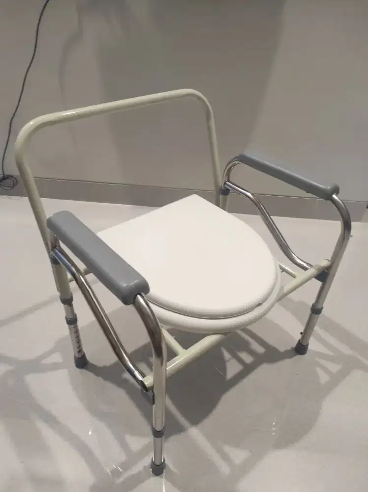 Kursi/Kloset/WC/Toilet Lipat Portable Lansia/Ibu Hamil/Pasien