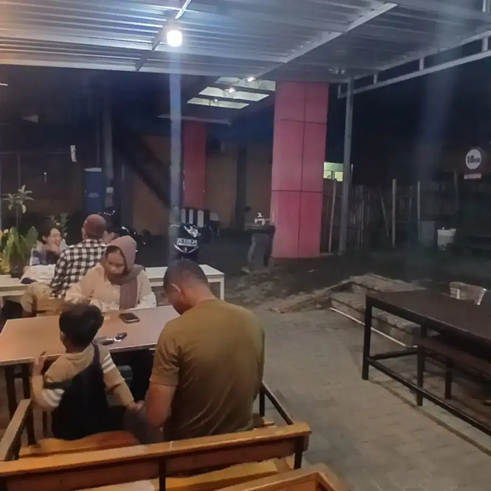 Cari penjaga warung bebek