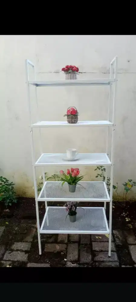 Rak susun besi putih