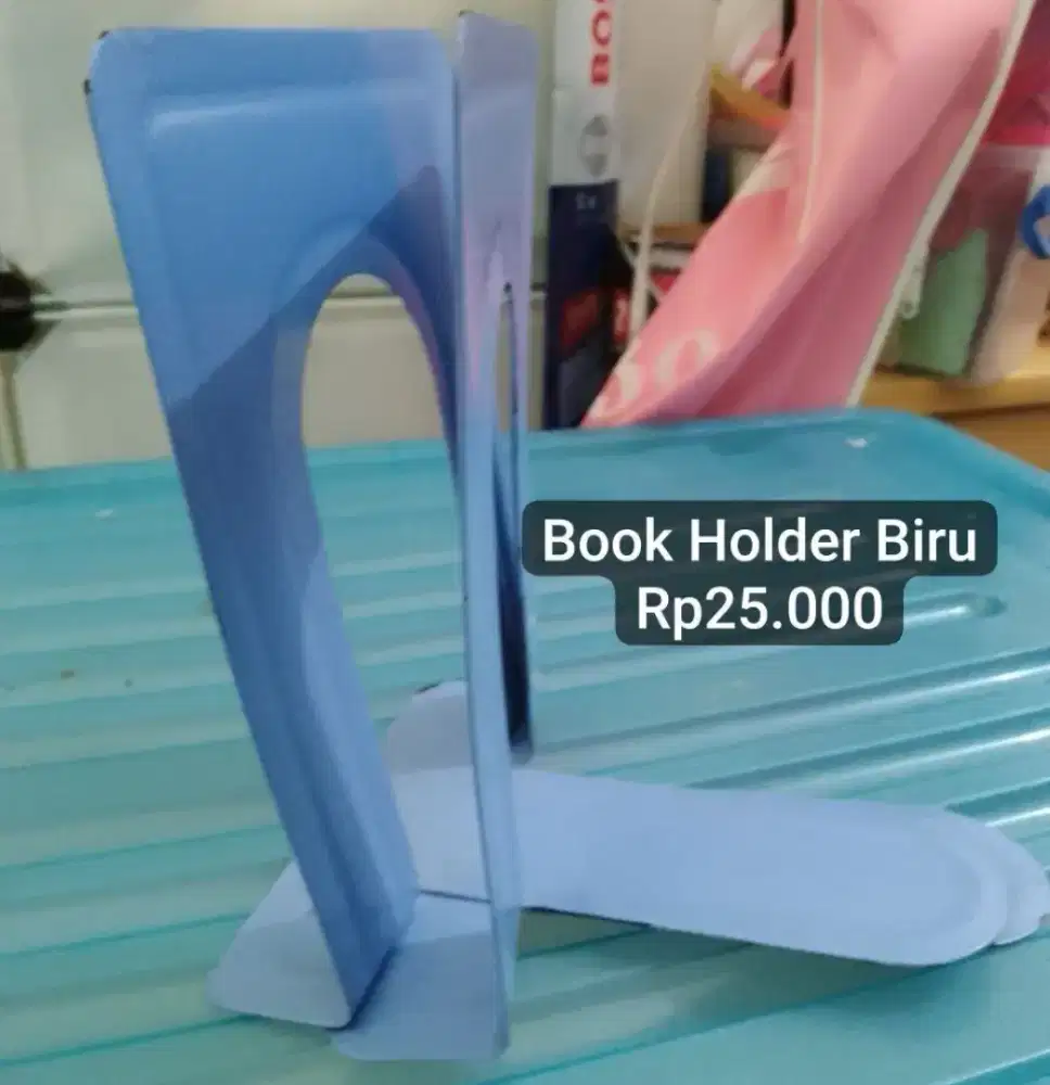 Penyangga Buku Biru