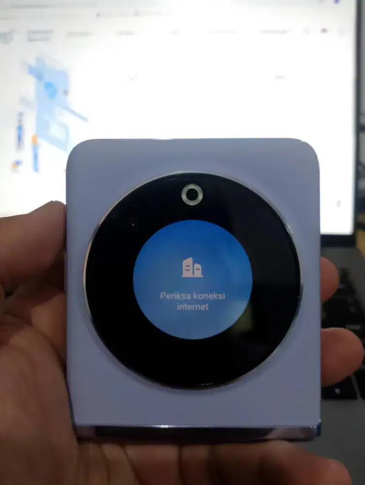 Tecno Phantom V Flip 5G... Istinewa