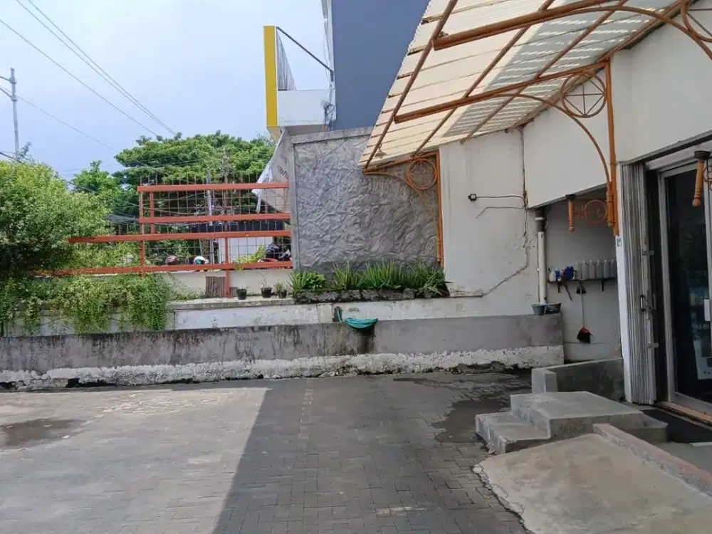 Dijual Rumah dan tempat usaha di jl Dr.Cipto Semarang