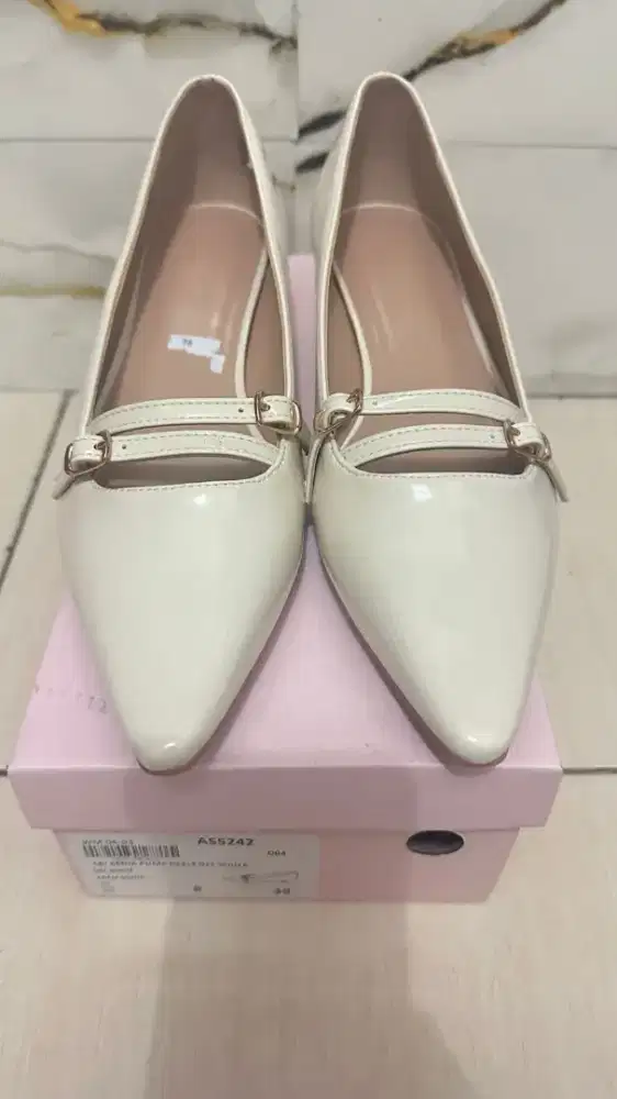 Payless Chrissie Womens Kenia Kitten Heels-off white_04