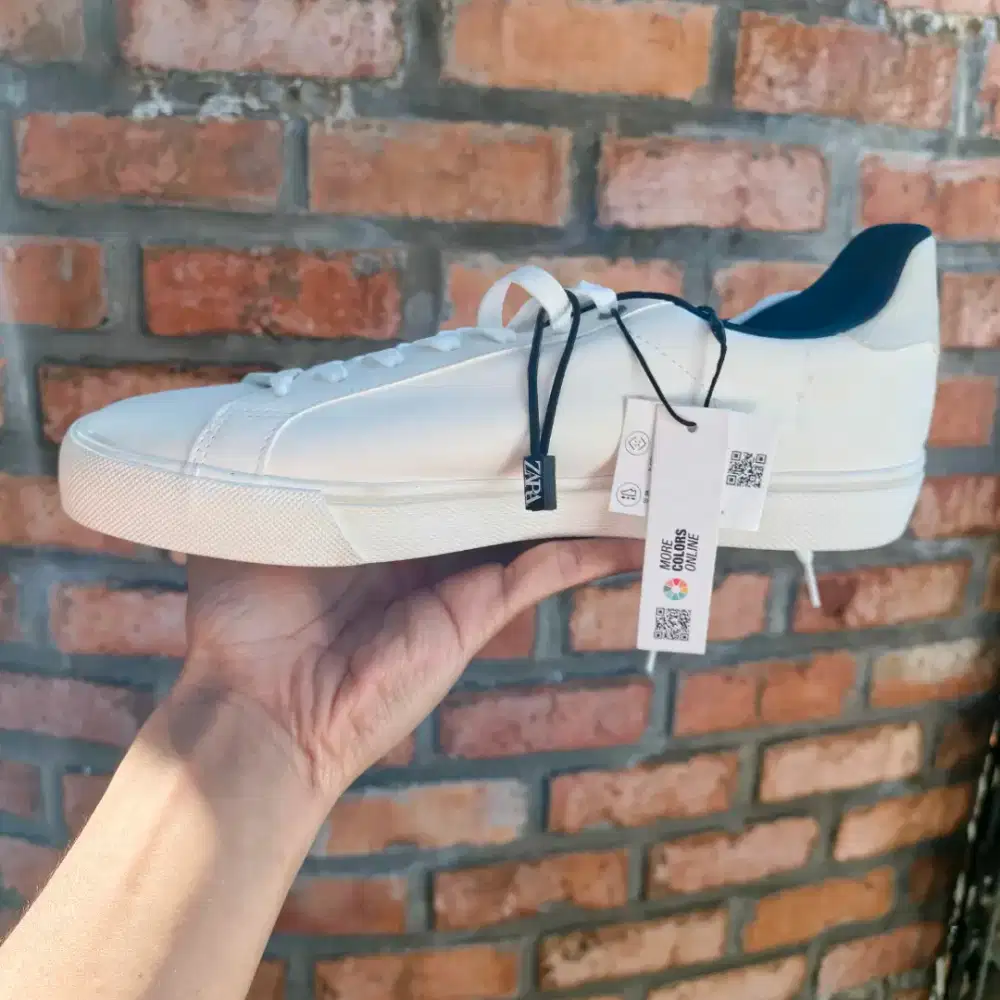 Sepatu kets putih ZARA