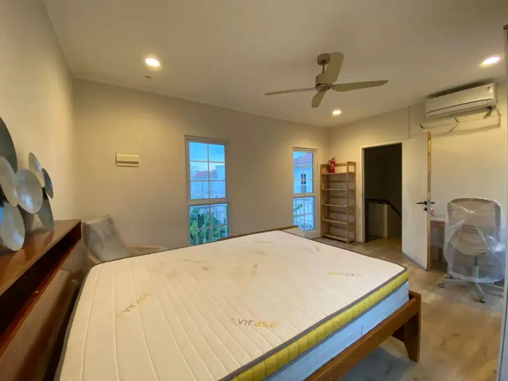 Rumah Bagus Full Furnish Dekat Kawasan Pendidikan, Kuliner & Mall di Vanya Park Cluster Alesha House