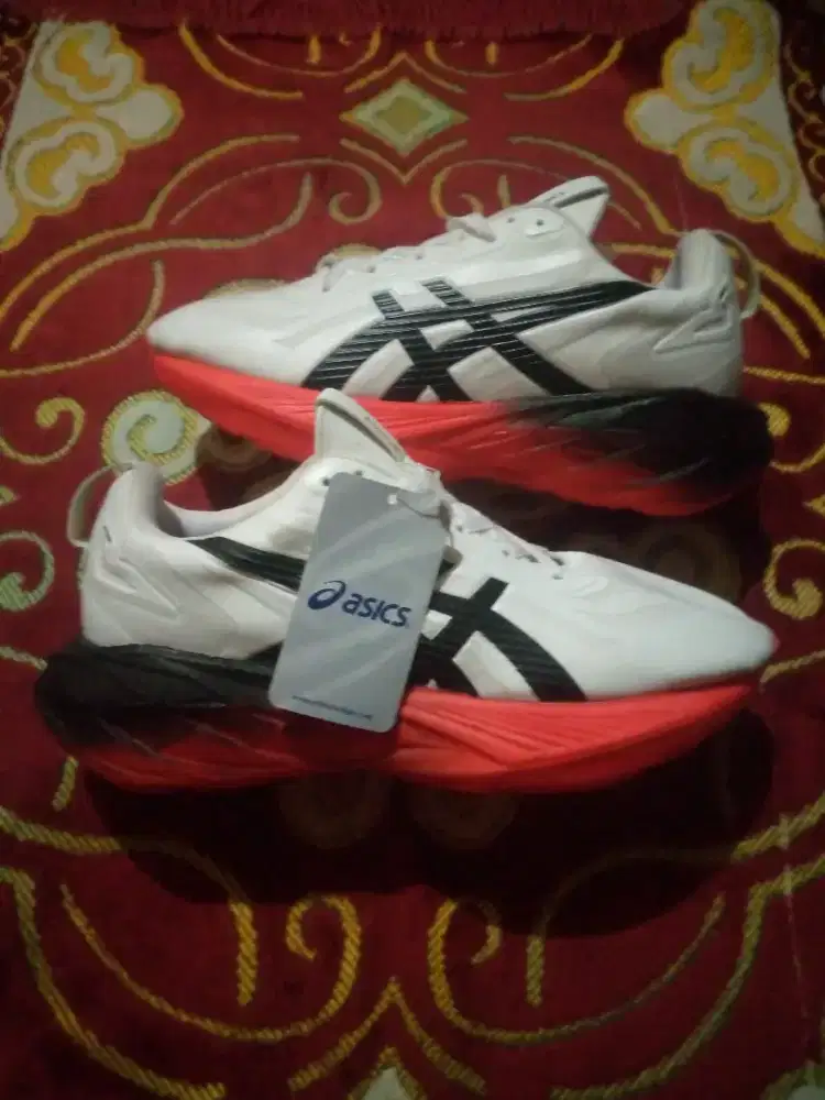 Sepatu runing asics