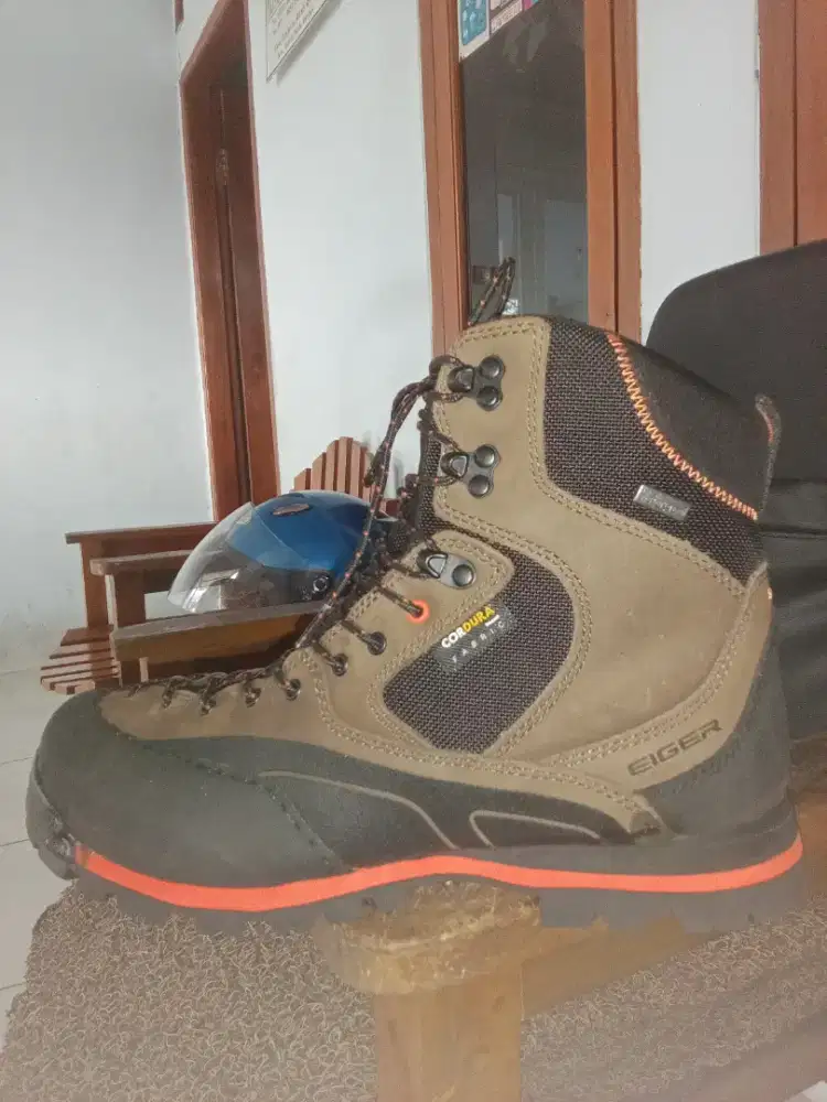 Eiger pyton 43  like new