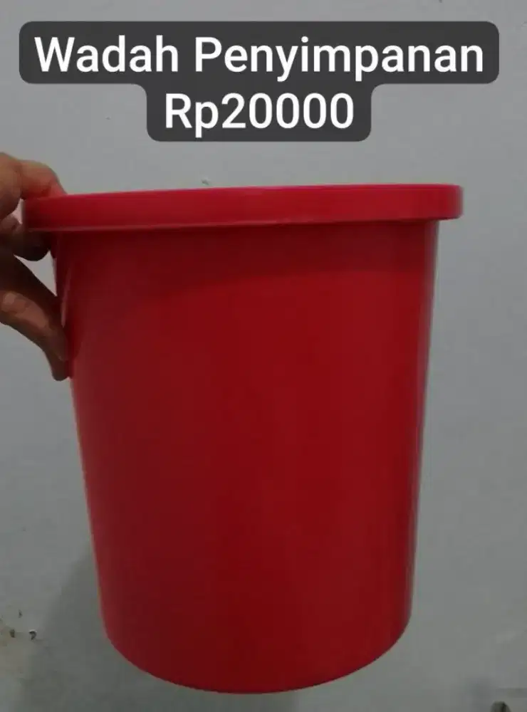 Wadah Penyimpanan Merah