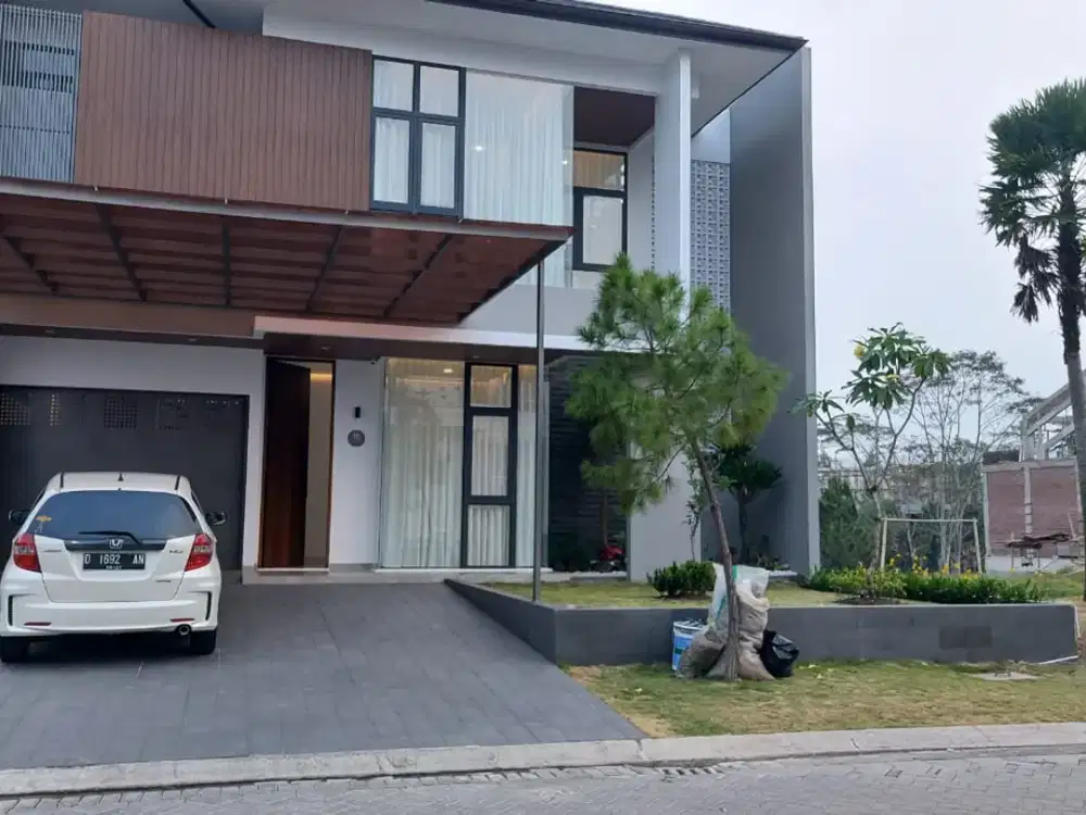 Disewakan Rumah Luas di Wangsakerta 2 Kota Baru Parahyangan Bandung Dekat Taman
