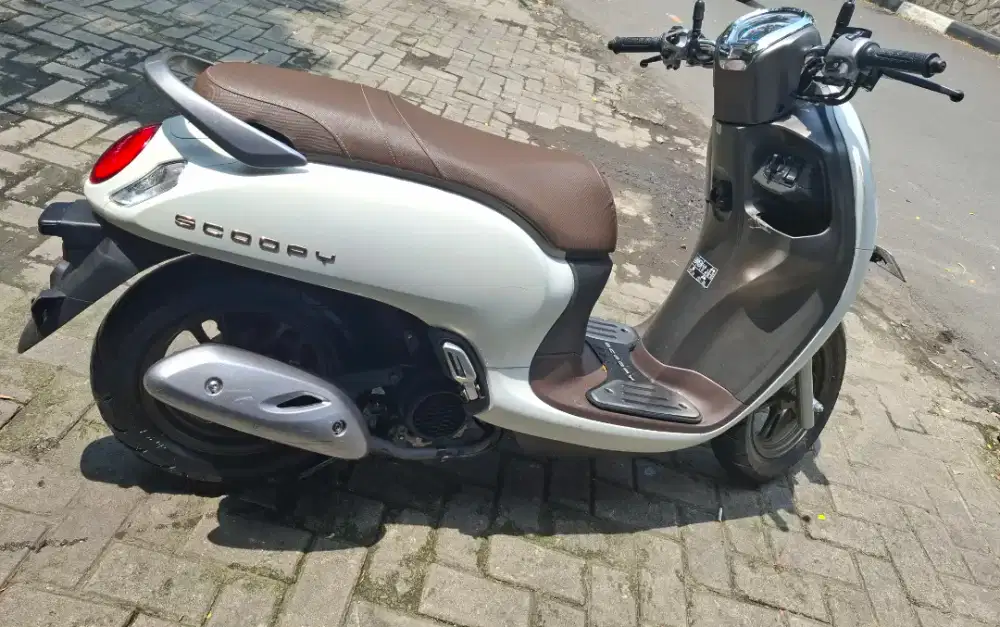 Dijual Motor Honda Scoopy Putih Tahun 2023
