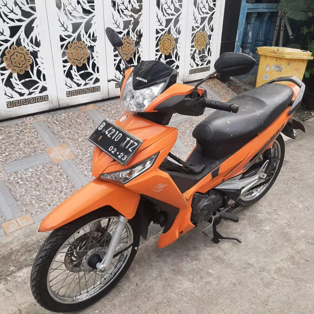 Honda Supra X 125 2017 ss lengkap mesin bagus plat B DKI