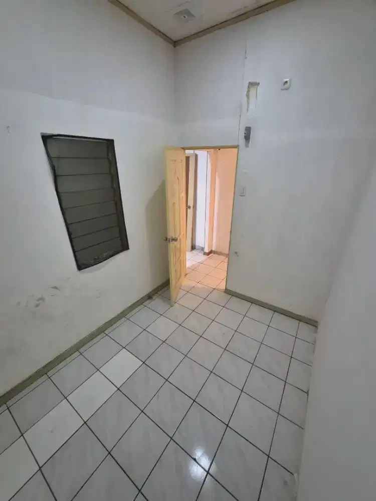 KOS DEPAN MALL CENTRE POINT