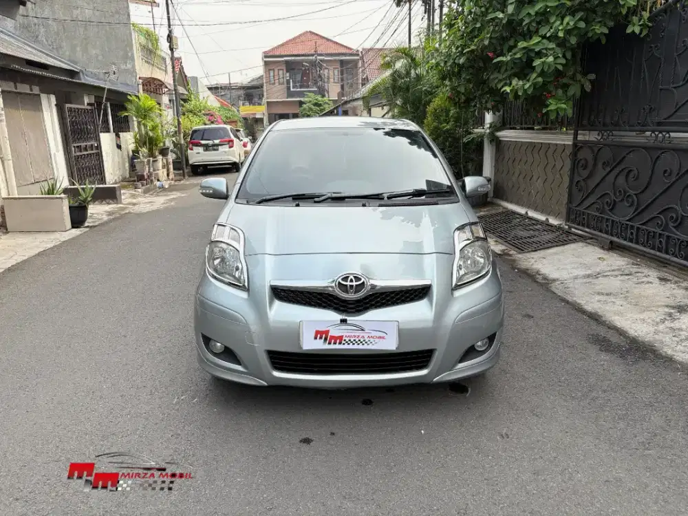 Toyota Yaris E 1.5 AT 2010 Warna Silver