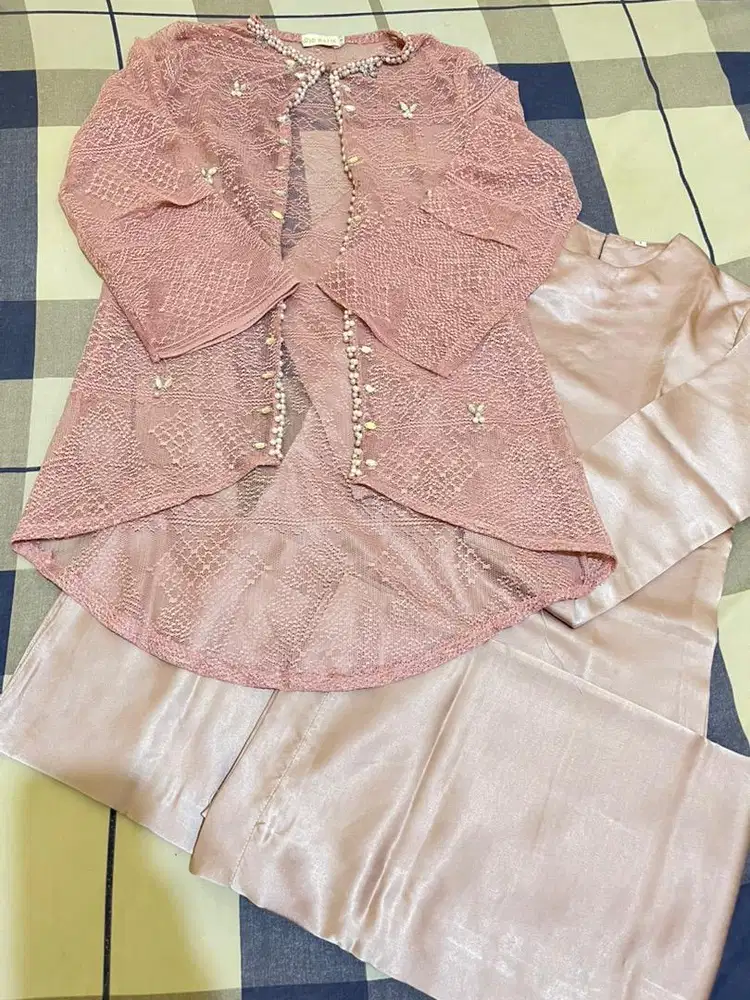 Oneset oufit kondangan