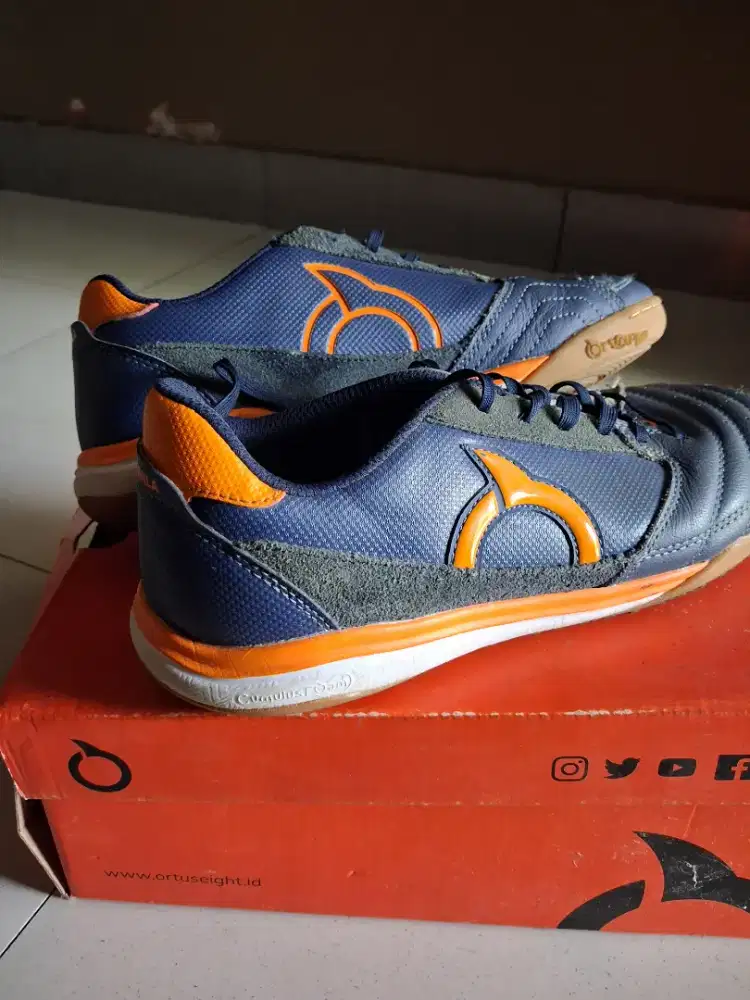 Sepatu futsal size 38