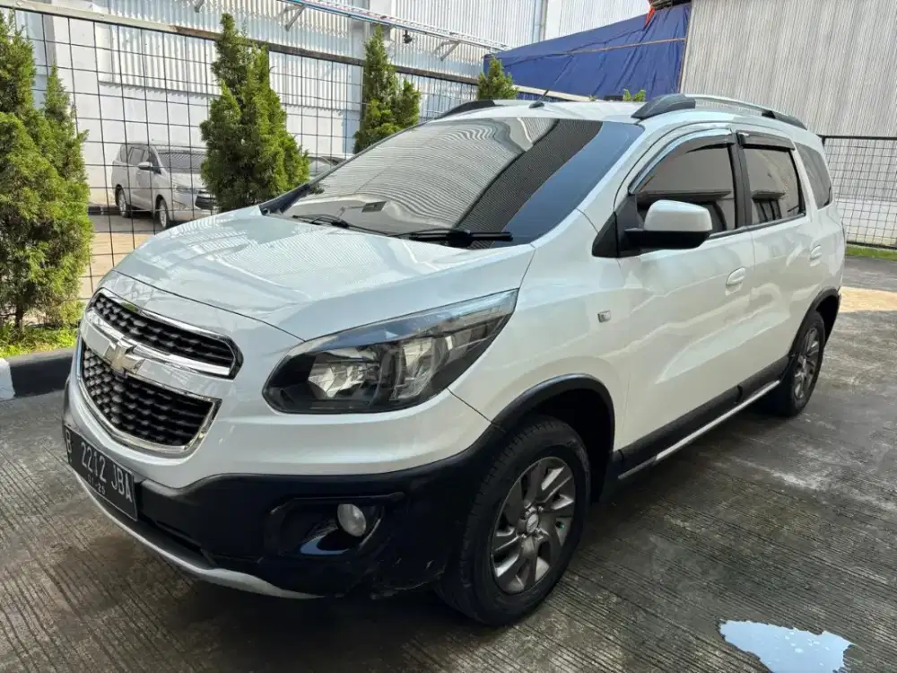 Mobil Second Chevrolet Spin