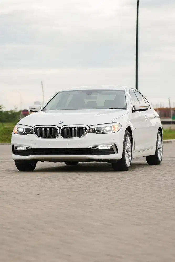 [ FULLSPEC! ] BMW 530i Luxury G30 2018 mercy w213 e300