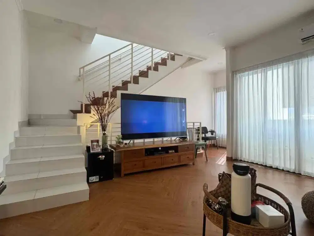 Jual Cepat Rumah minimalis bagus ,lebar 6,lantai 3,blkg MKg,Kelapa Gading