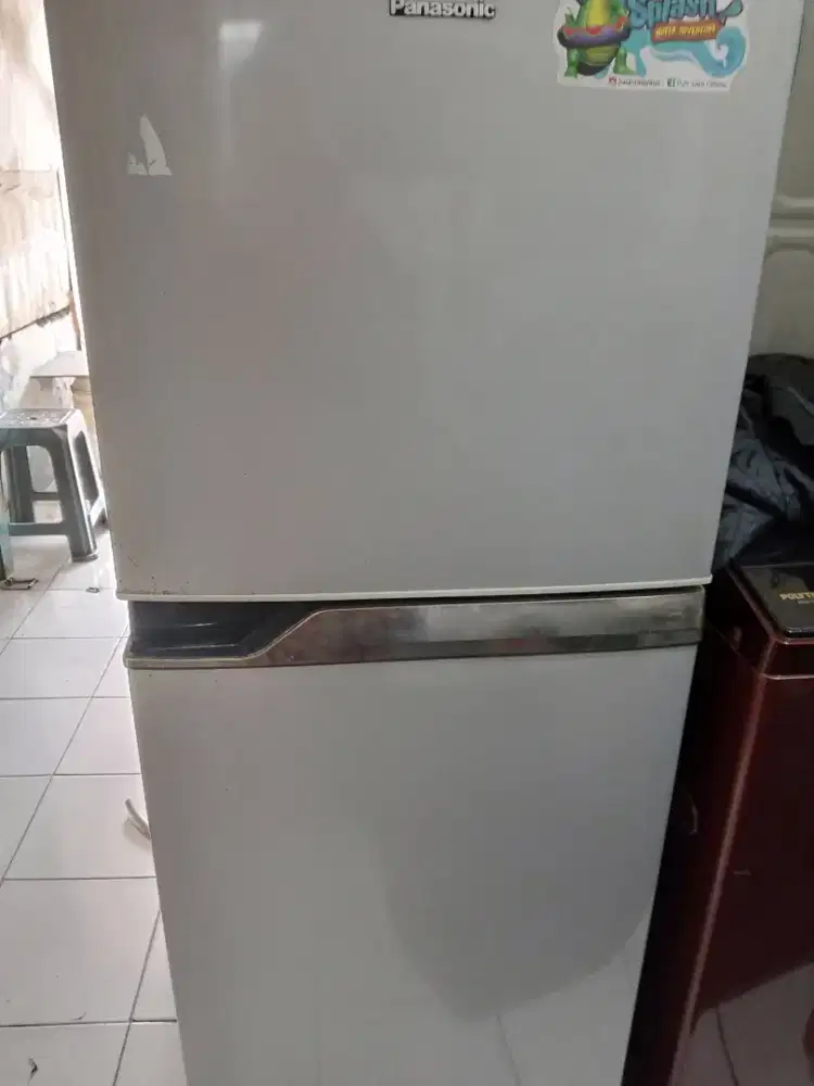 Dijual cepat kulkas dua pintu bisa nego tipis
