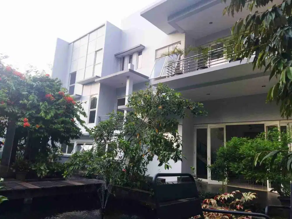 dijual rumah mewah ditelaga golf BSD Tangerang