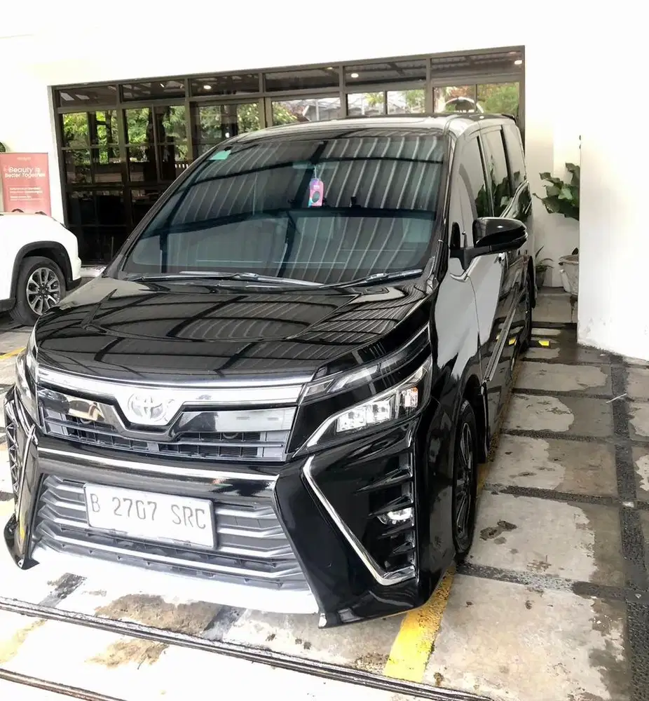 Toyota Voxy 2.0 2020 A/T ori like new pajak pjg tangan ke 1 dari baru