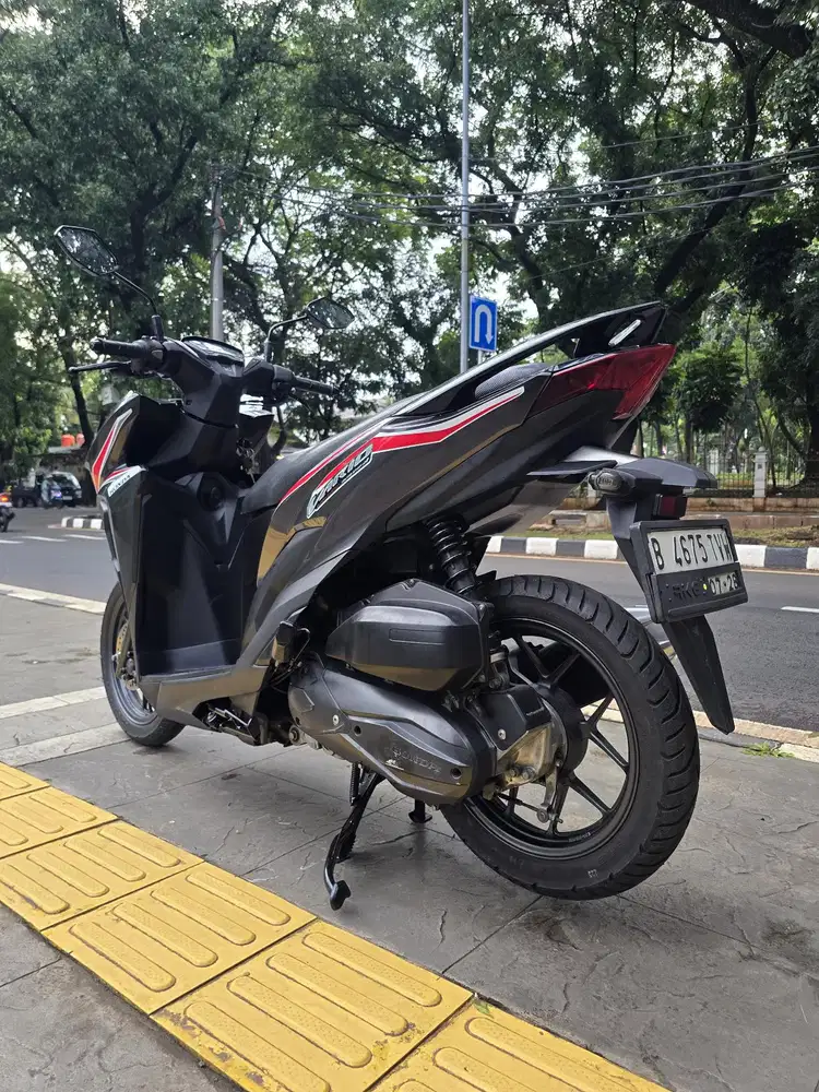 DIJUAL CASH NEW HONDA VARIO 125 CBS THN 2018 PAJAK IDUP SIAP PAKAI