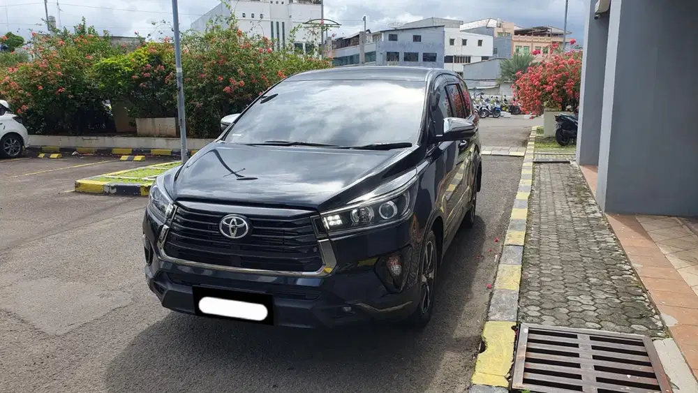 Toyota kijang innova venturer diesel 2022 hitam matic