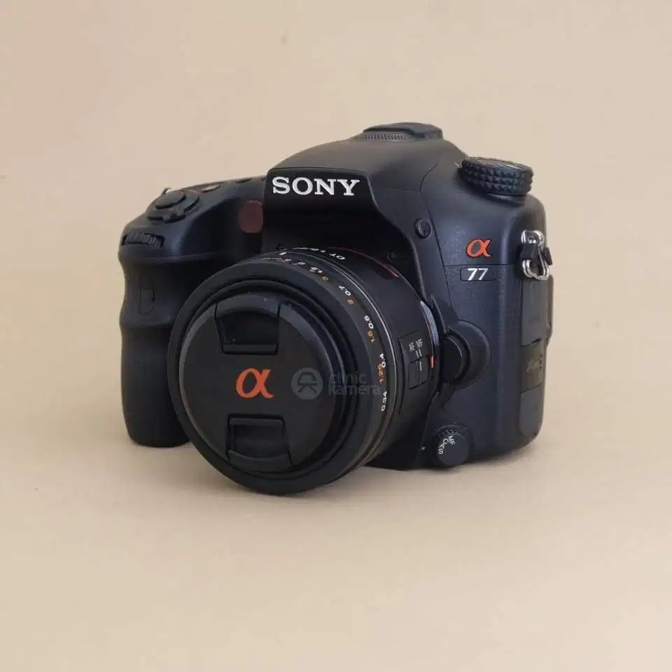 Sony SLT-A77V Lensa Fix 50mm F1.8