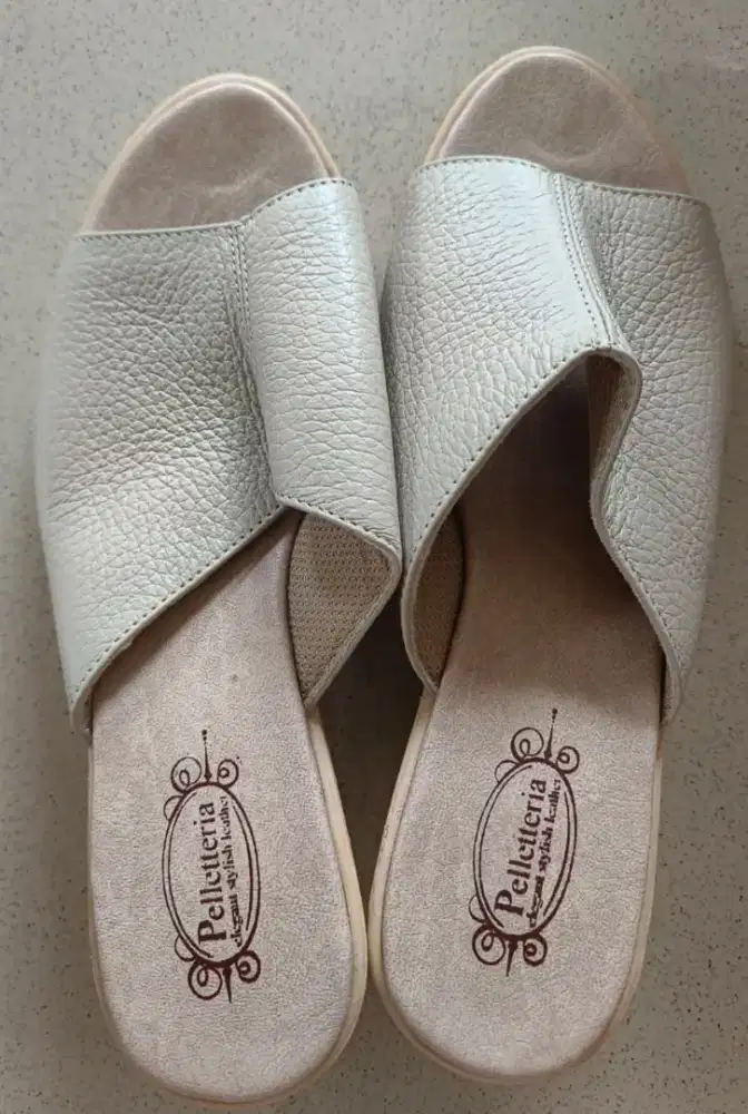 Sendal Wedges Warna Khaki Baru Gres