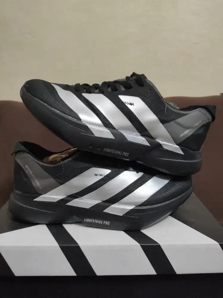 Sepatu running size 42