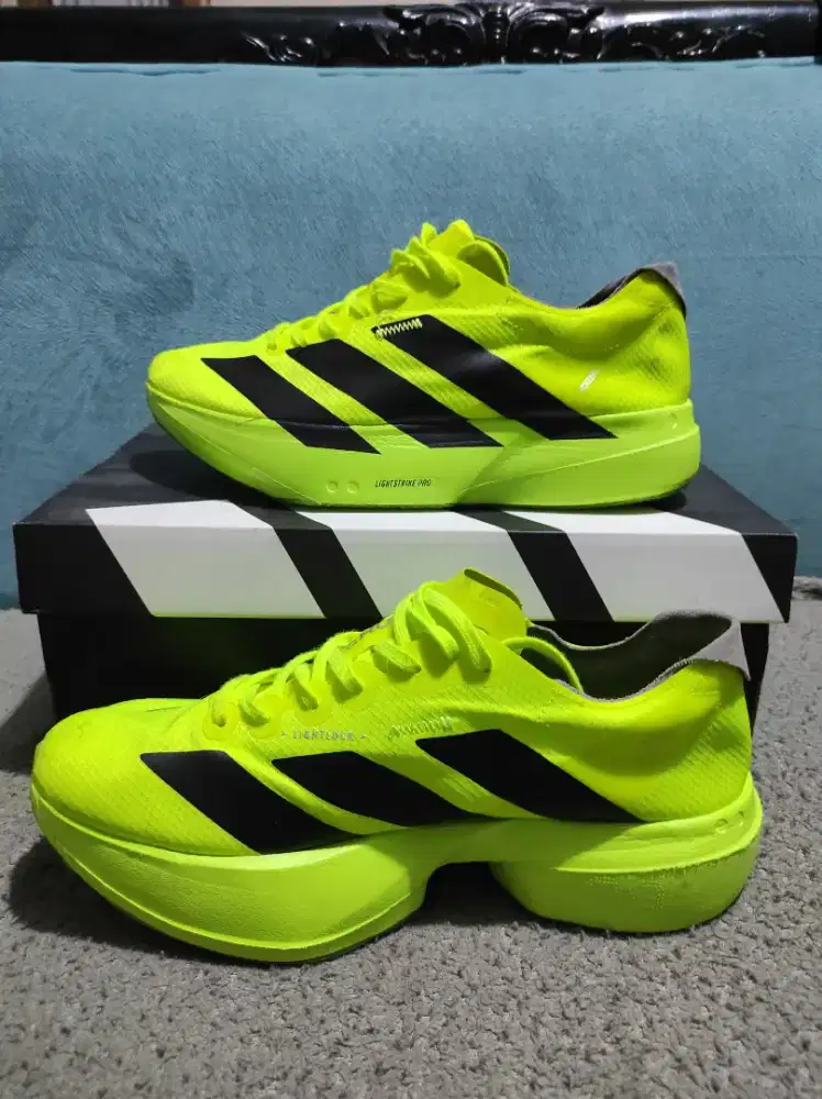 Sepatu running size 42