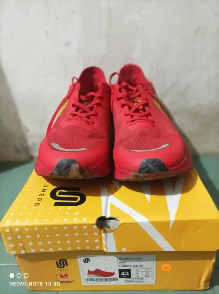 Sepatu Lari UNERD BOURKA 1.0 size 43