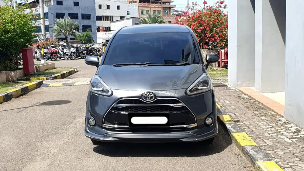 Toyota sienta q cvt 2017 abu pajak panjang siap pakai