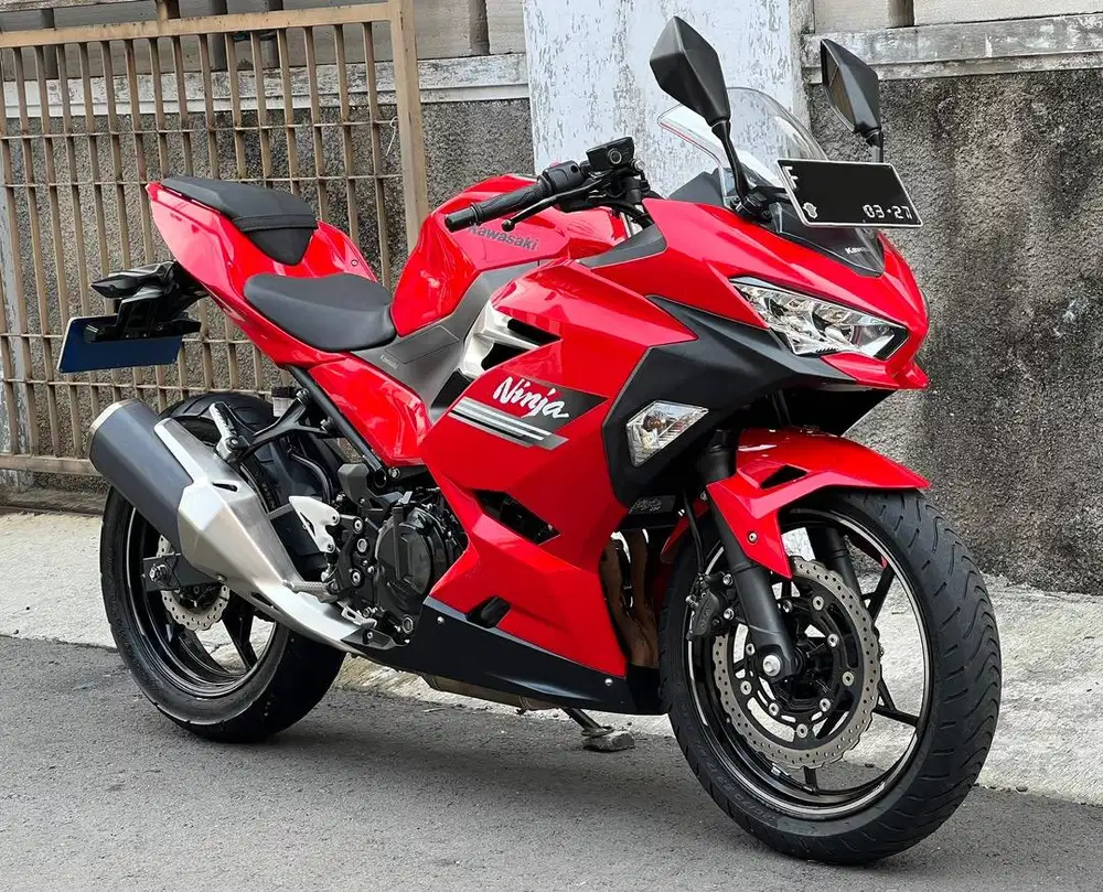 New Ninja 250 2022 low KM 9rb mulus no minus merah kawasaki 250fi