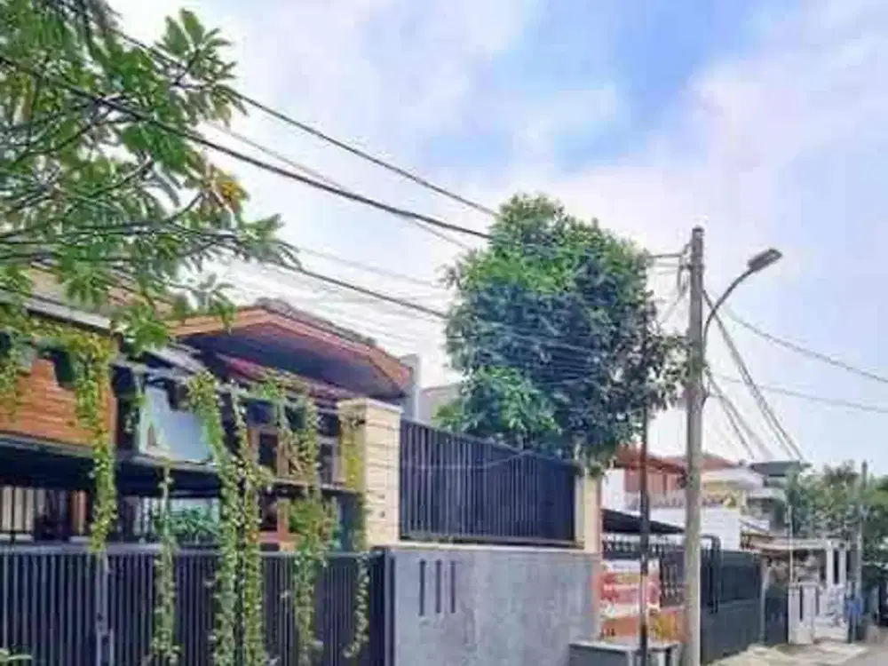 Rumah Dalam Komplek Lokasi Strategis Sangat Terawat dan Siap Huni di Gandaria Selatan Jaksel